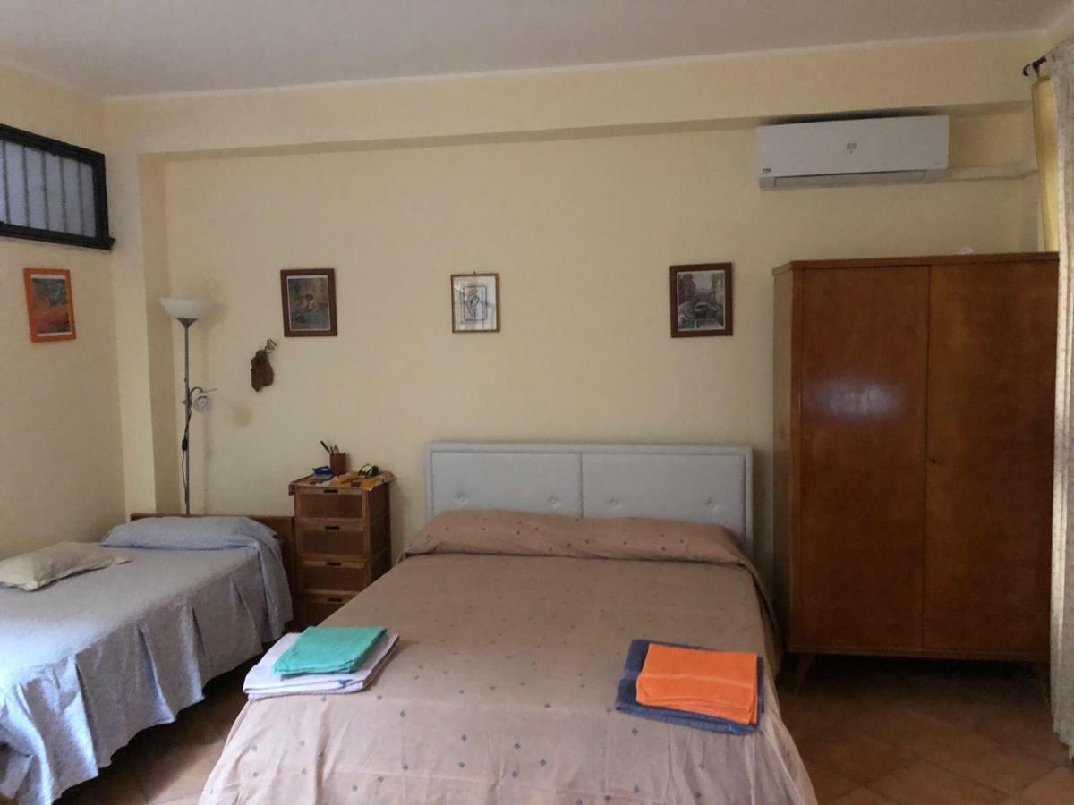 Cozy Apartment By The Sea Acireale Exterior foto